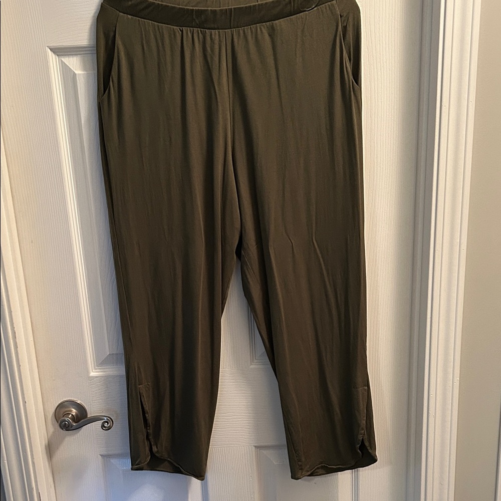 Miik Akira tulip hem capri pant - cactus green / petite / large